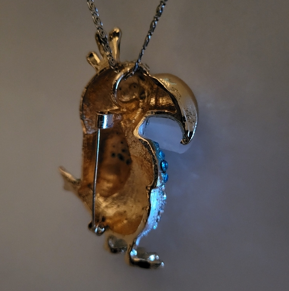 Fabulous Parrot Brooch, Doubles as a Pendant - Picture 6 of 7